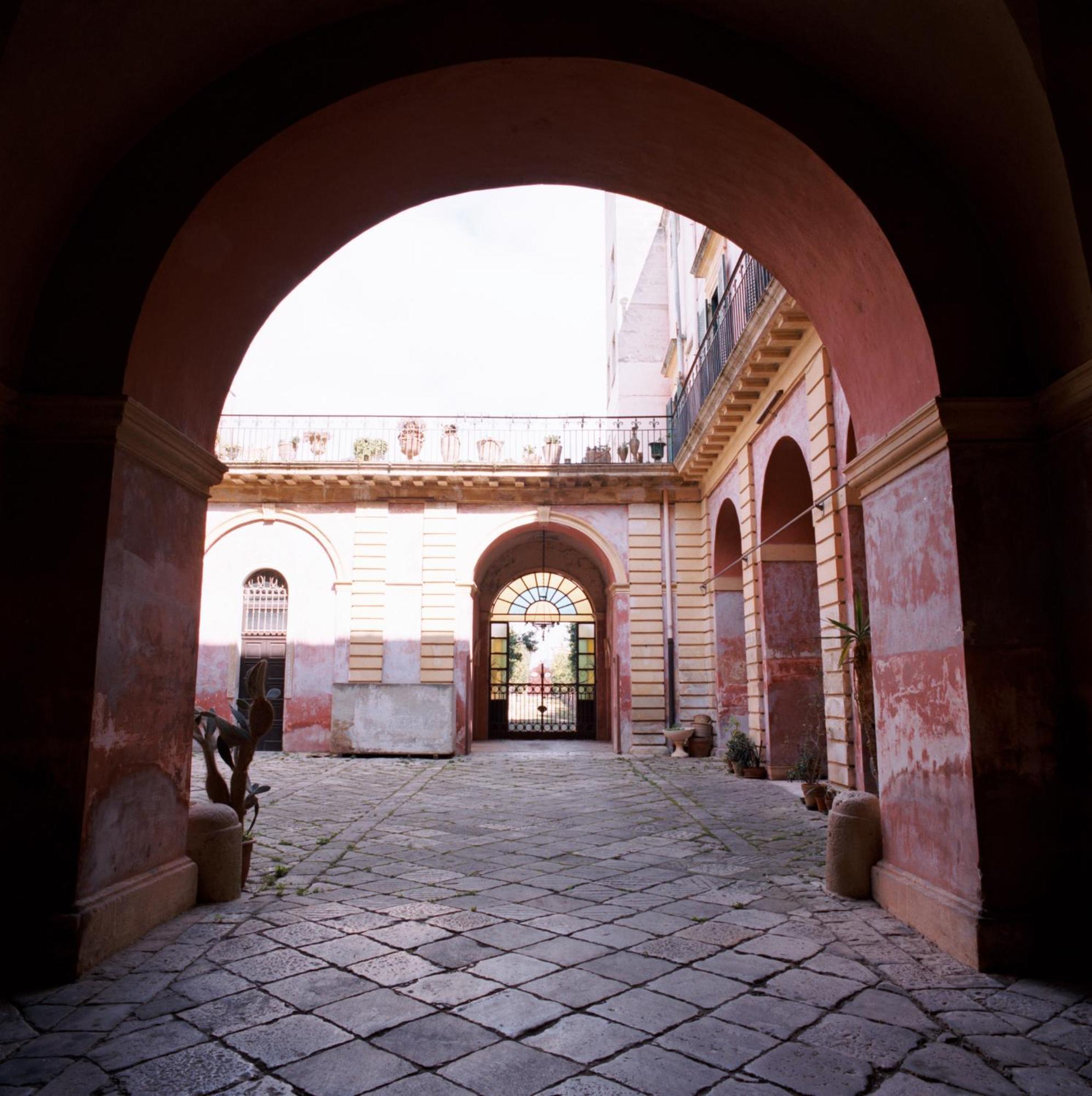 غالاتوني Palazzo Leuzzi B&B المظهر الخارجي الصورة